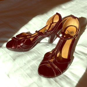 Cool brown patent leather Sofft heels