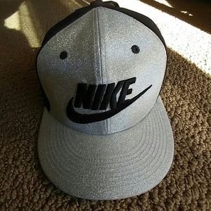 Nike unisex cap : mint & silver