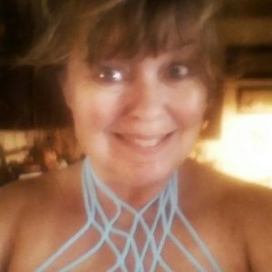 Meet your Posher, Deedee