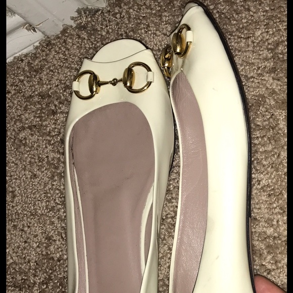 Gucci beige flat shoes