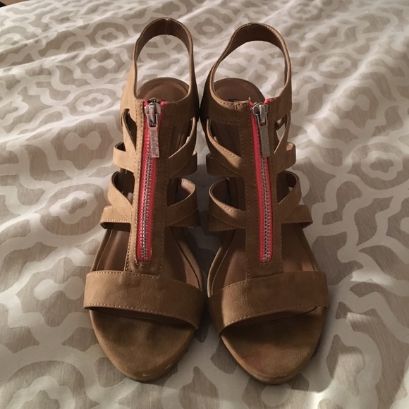 Camel wedges
