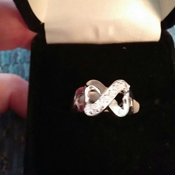Jewelry - DA12. Sterling Silver 925 Infinity Ring