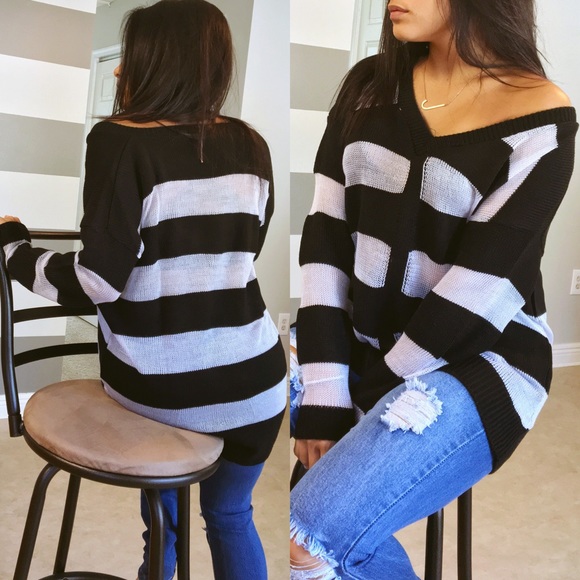 •LAST ONE• Striped oversized V neck sweater - Picture 2 of 3