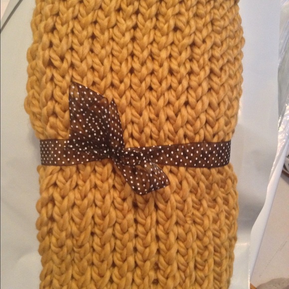 See new listing Hand Knit Cowl Scarf Mustard Infintiy - Picture 3 of 4
