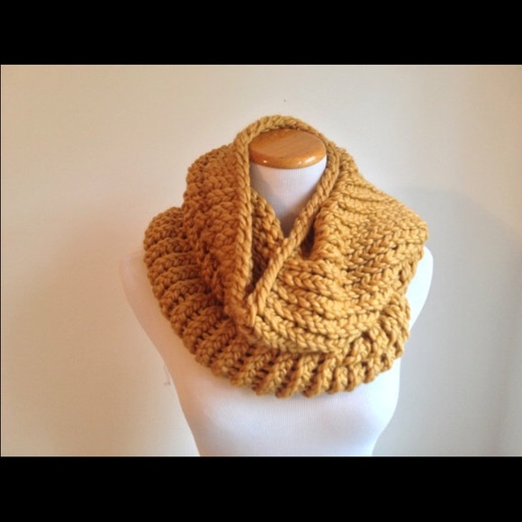 See new listing Hand Knit Cowl Scarf Mustard Infintiy - Picture 4 of 4