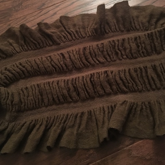 Ruffled Scarf! - Picture 2 of 2