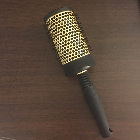 Revlon large round ceramic blow out brush