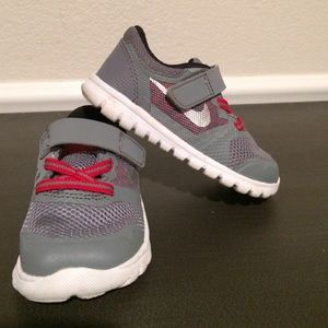 Toddler Nikes size 6