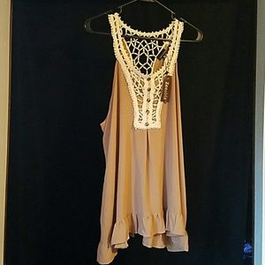 Super cute Zenobia top