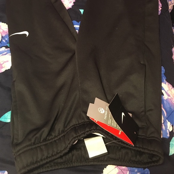 Nike sweatpants - Picture 2 of 2