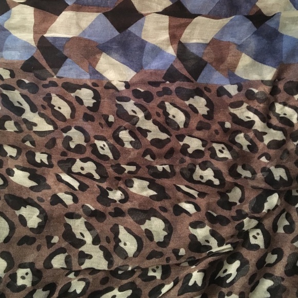 BCBG Leopard Print Infinity Scarf! - Picture 2 of 2