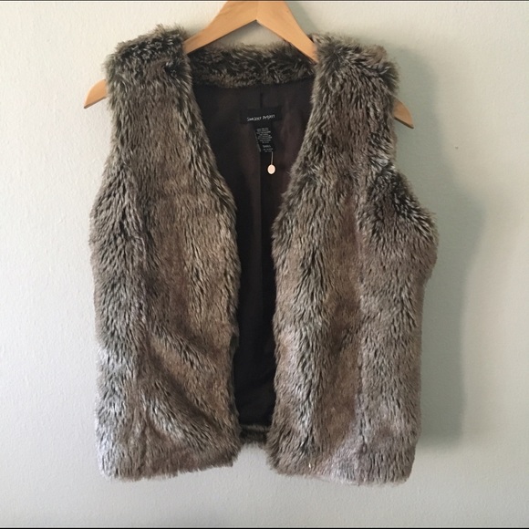 FAUX fur vest