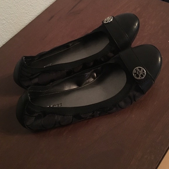 **MAKE AN OFFER**  Like New Coach Flats
