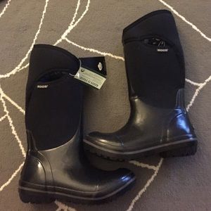 New with tags, but no box, never worn BOGS
