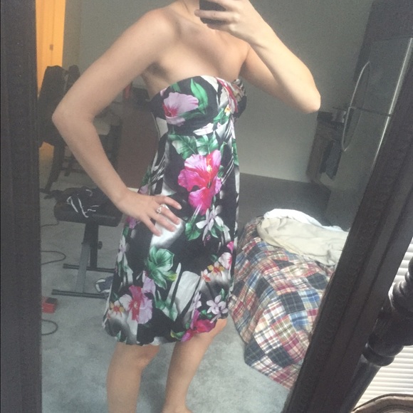 Cache Dress - Picture 2 of 4
