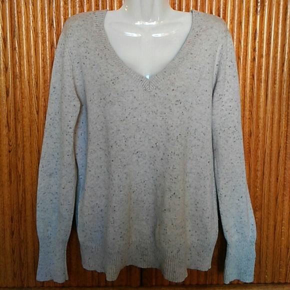 Old Navy Sweaters - FLASH SALE 🎀 OLD NAVY LONG SLEEVE V-NECK SWEATER