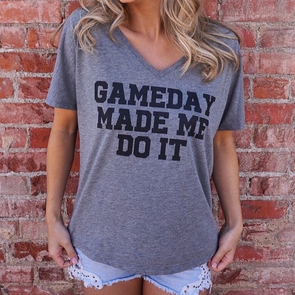Boutique Tops - last one! • l • game day made me tee