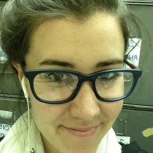 Meet your Posher, Caitlin