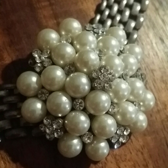 Vintage Large Pearl/Crytal Statement Necklace - Picture 3 of 4