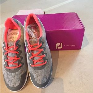 enJoy women's golf shoes.