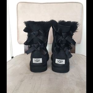 Bailey Bow Uggs - Black