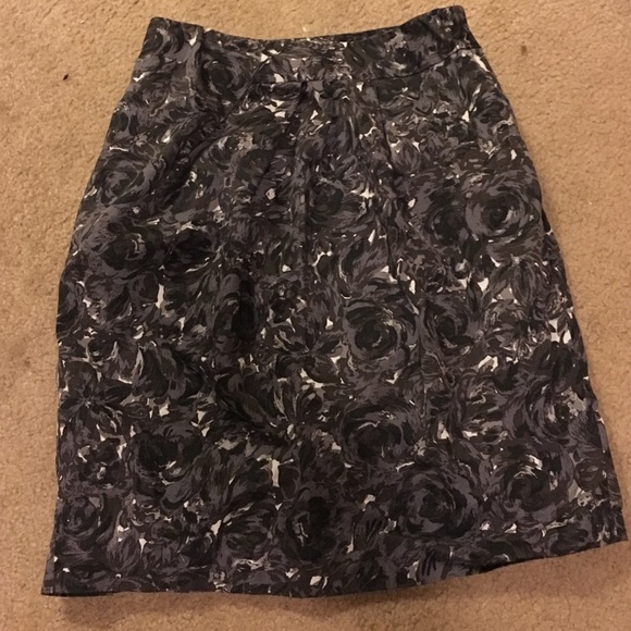 Black & white rose patterned skirt