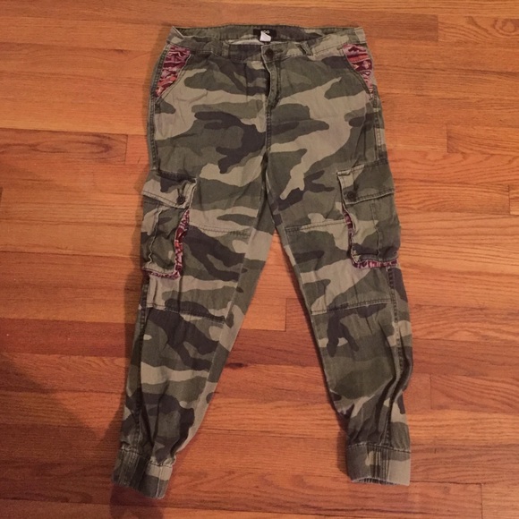 Urban Outfitters Camo Capris