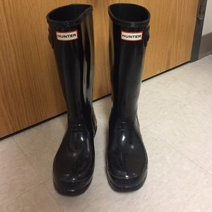 Black Hunter Boots Kids size 5. Size 7 adults