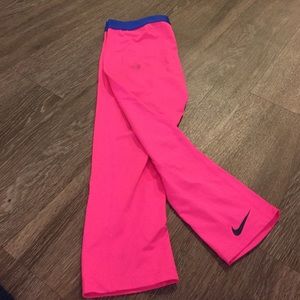 Girl Nike pro leggings!