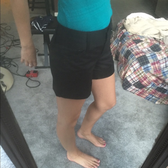 Express Shorts - Picture 2 of 3