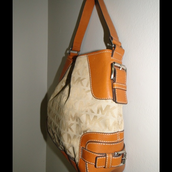 AUTHENTIC Michael Kors Large Shoulder Bag - Picture 2 of 4