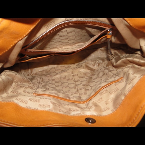 AUTHENTIC Michael Kors Large Shoulder Bag - Picture 3 of 4