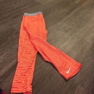 Girl Nike pro leggings!