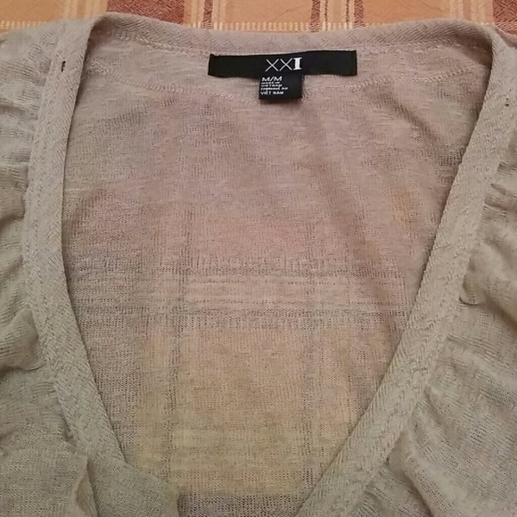 Beige cardigan very feminine slightly sheer - Picture 4 of 4