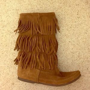 Minnetonka fringe boots