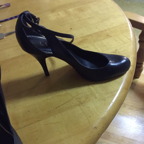 Shoes - Picture 2 of 4