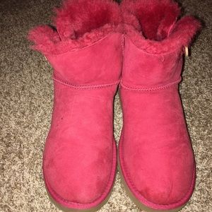 Pink short bailey button uggs