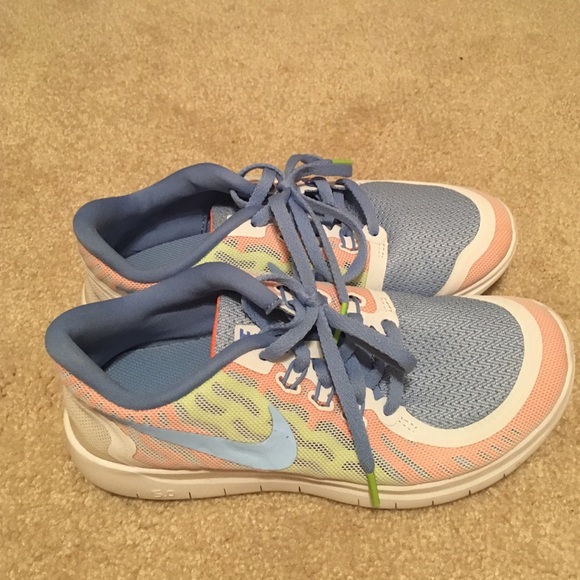 Nike Tennis Shoes