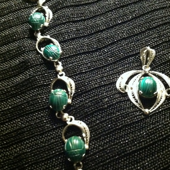 Pendant and bracelet set.