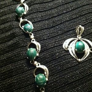 Pendant and bracelet set.