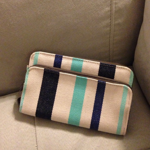NWOT striped wallet 💐