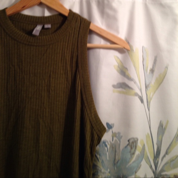 NWOT green tank top: very Kylie Jenner