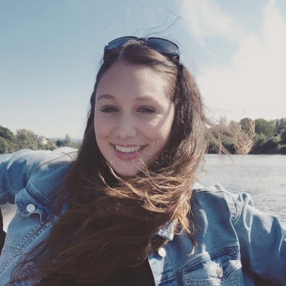 Meet your Posher, Emily