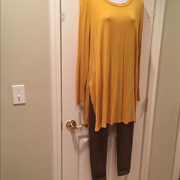 ⬇️year end clearance Plus Size Tunic - Picture 2 of 3