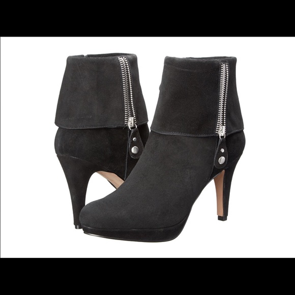 **FLASH SALE**Adrienne Vittadini booties