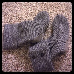 Authentic, grey- knit uggs. Size 7 women's