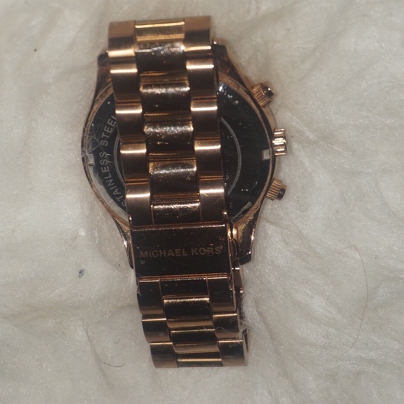 Michael Kors rose gold watch - Picture 2 of 4
