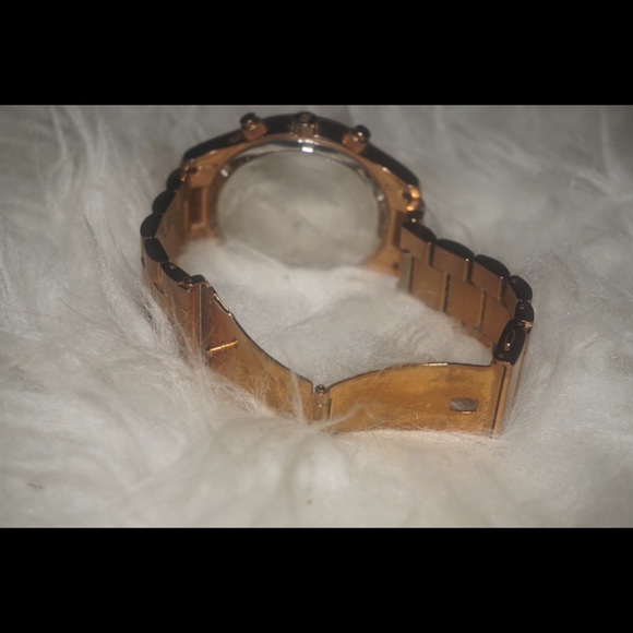 Michael Kors rose gold watch - Picture 3 of 4
