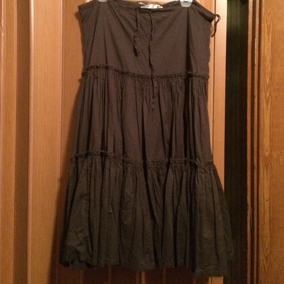 Brown skirt, adjustable, many layers makes it warm