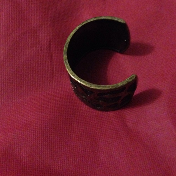 Printed statement cuff - Picture 3 of 4